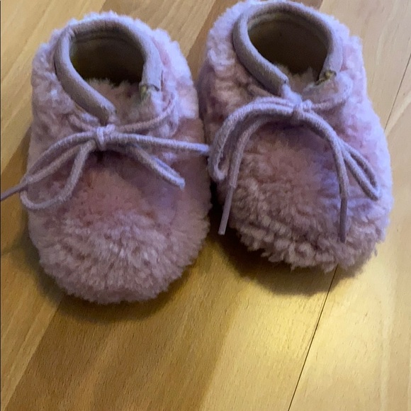 UGG infant pink booties - Picture 1 of 5